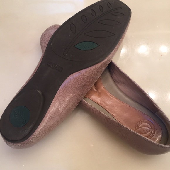 Nurture flats neutral color size 8 - Picture 5 of 5